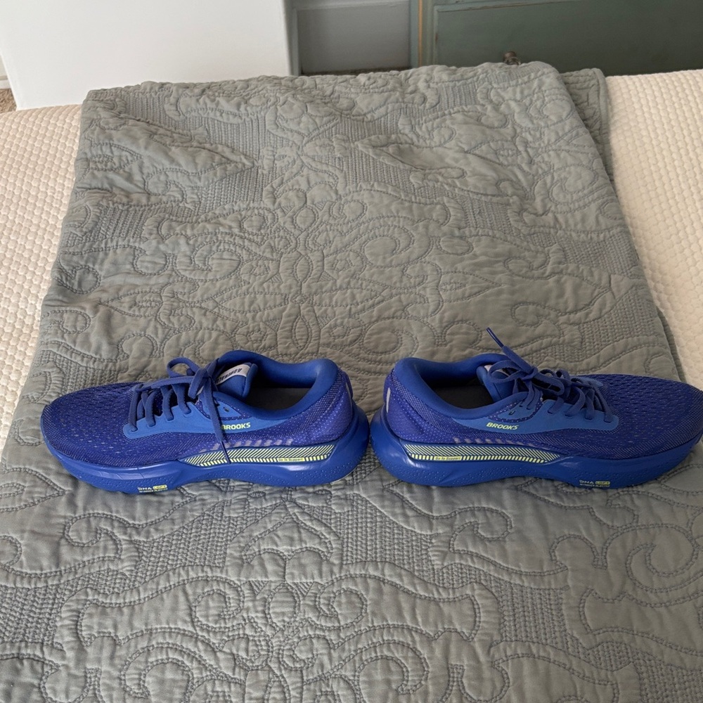 Brooks Blue Sneakers